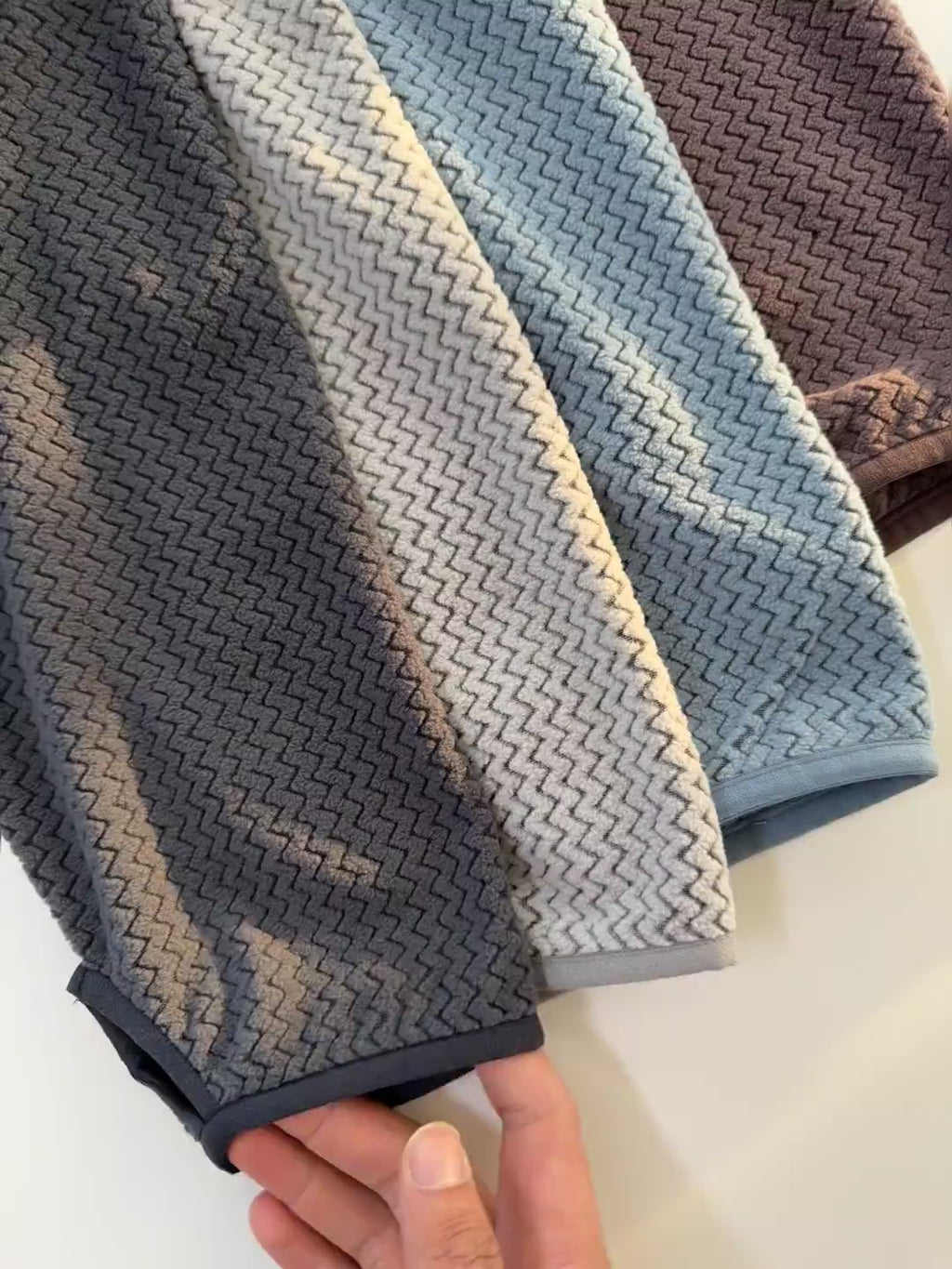 LT04 WaveFleece Sweater